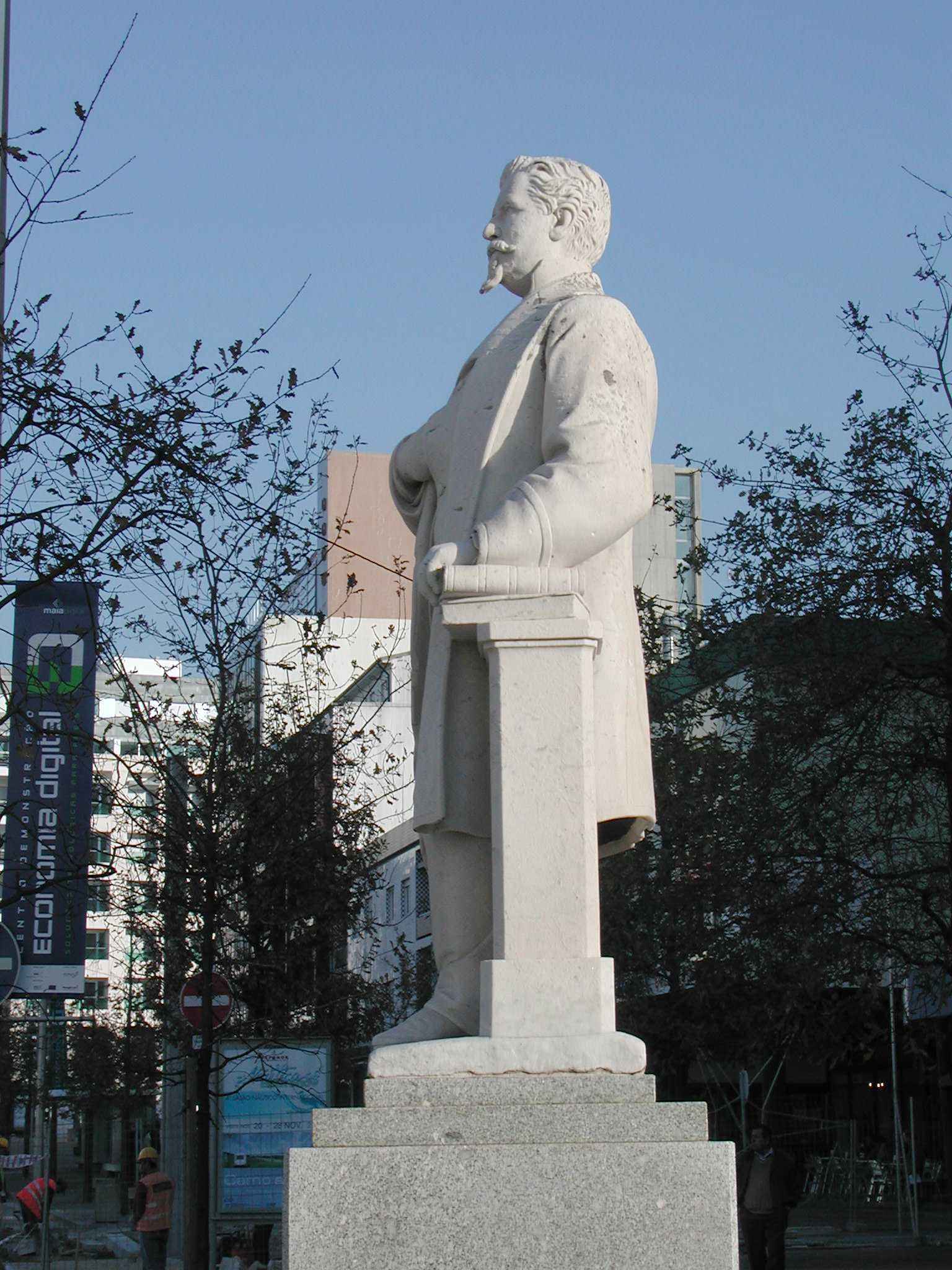 Estátua do Visconde de Barreiros